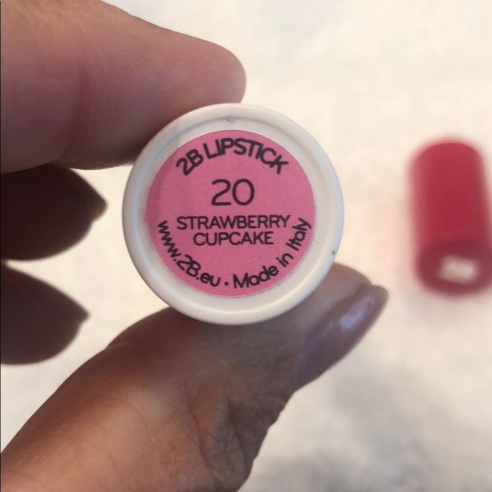 2B Lipstick “ Strawberry Cupcake “ - Picture 3 of 3